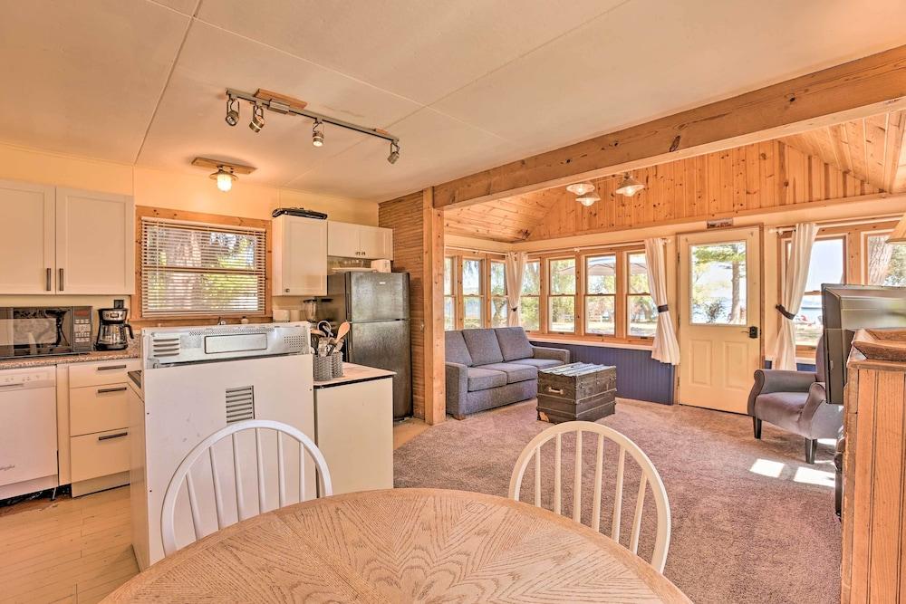 Suttons Bay 'bayview Cottage' w/ Deck & Gas Grill!