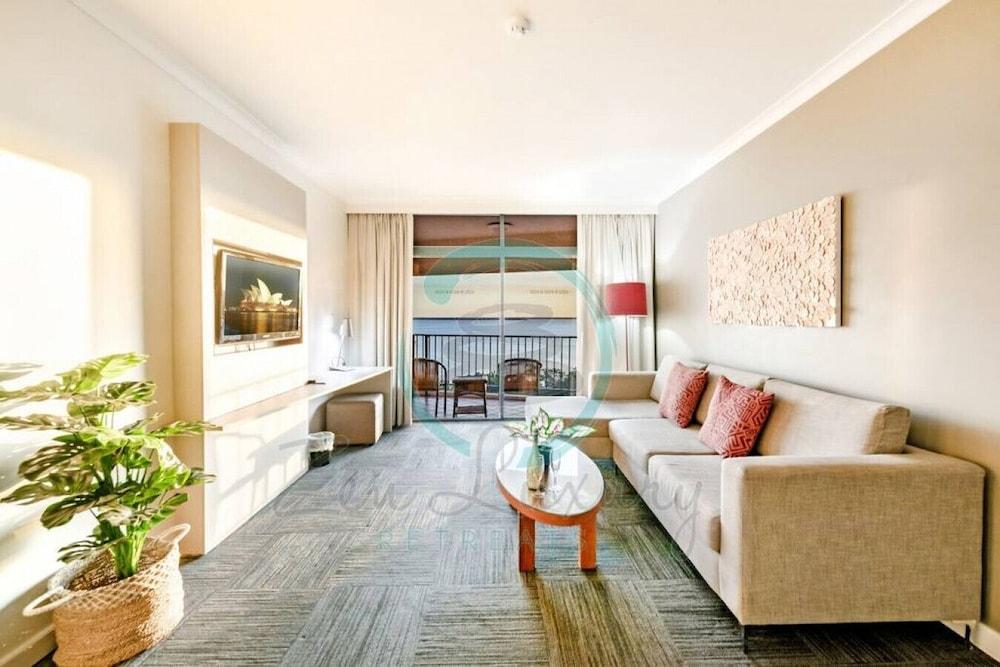 ZEN88 ESPLANADE - 1BR Ocean View Suite