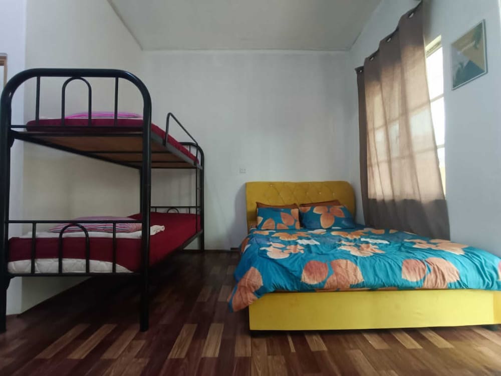 OYO 90799 Sharhan Residence