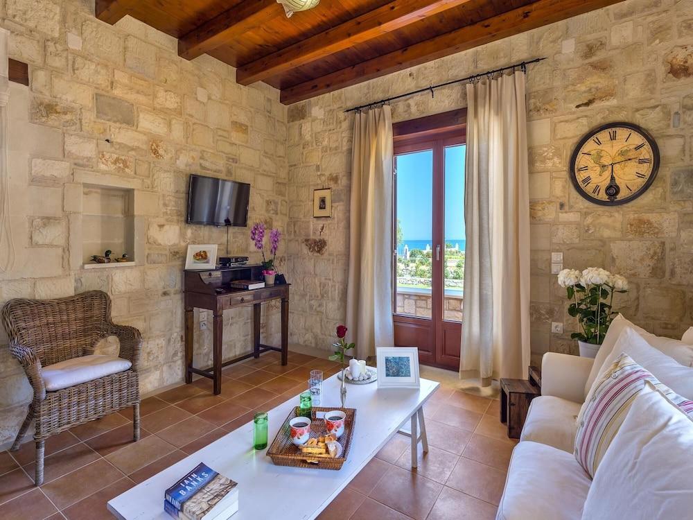 Azure Villa in Platanias