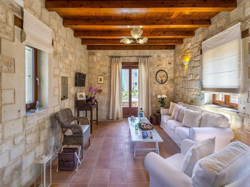 Azure Villa in Platanias