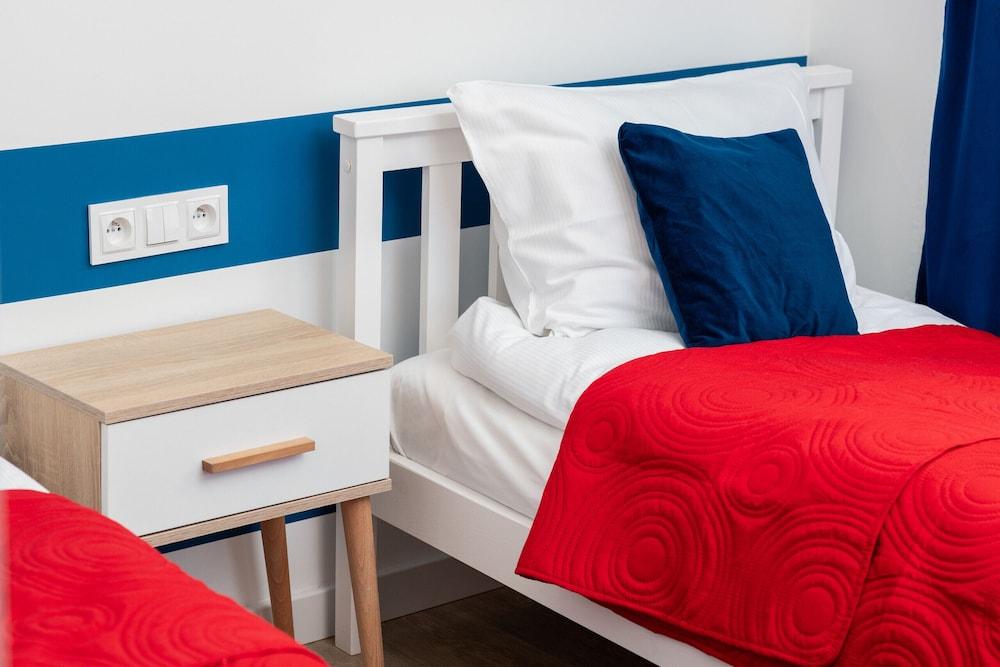 Apartment Redlowo & 2 Bedroom by Renters