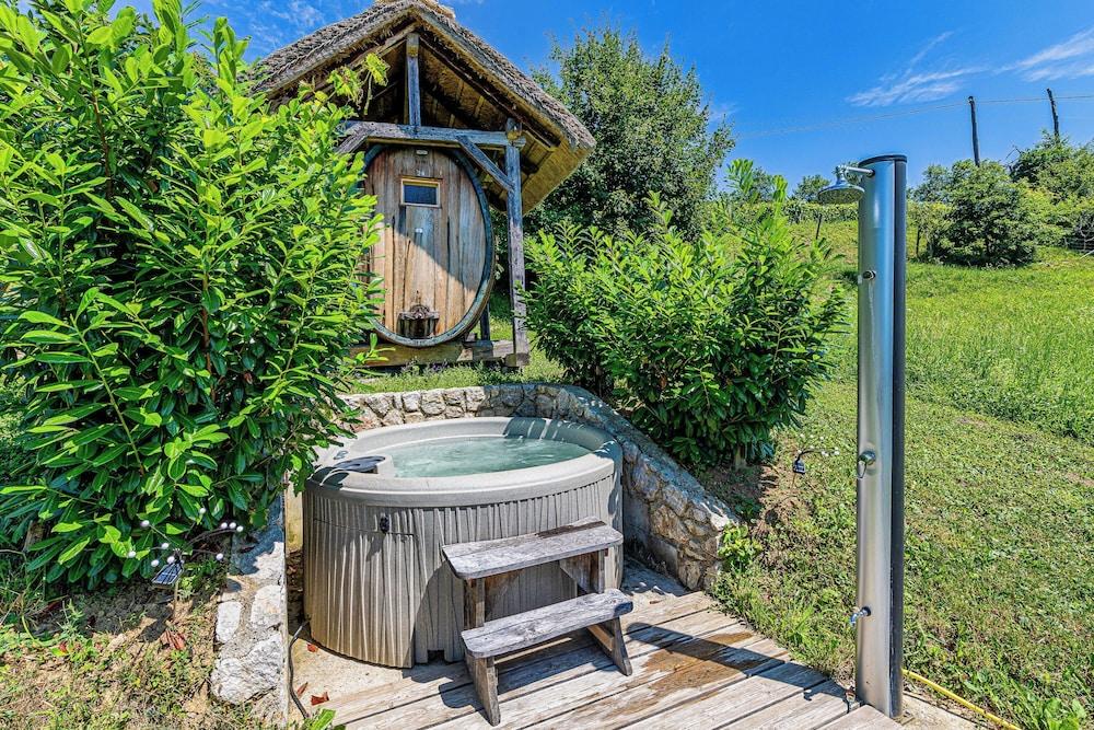 Vineyard Cottage Pavlin 2