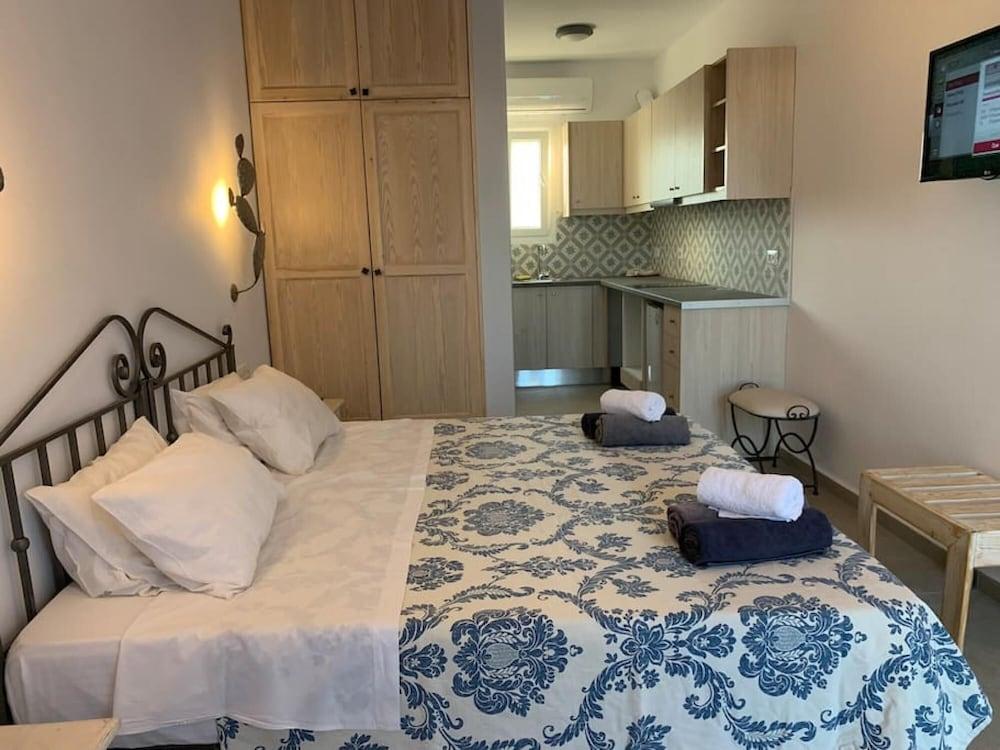 SUN Studio 8 - Close TO 180 Sunset BAR