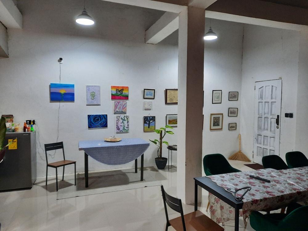 1 Bed House - Sleeps 2 - Pets - Parking - Wifi