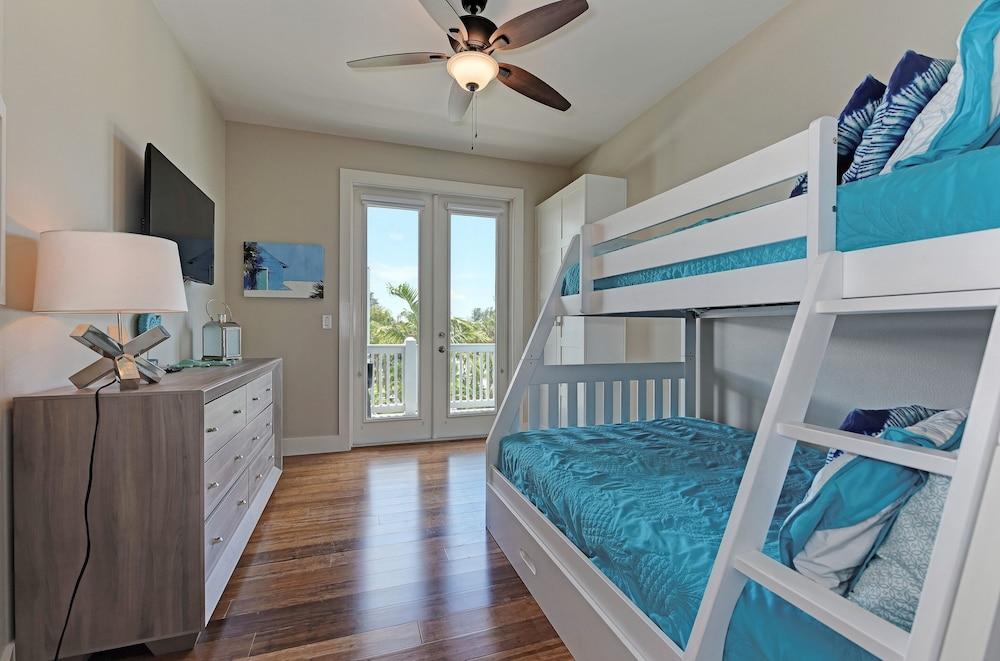 Paradise Found managed by Beach Retreats