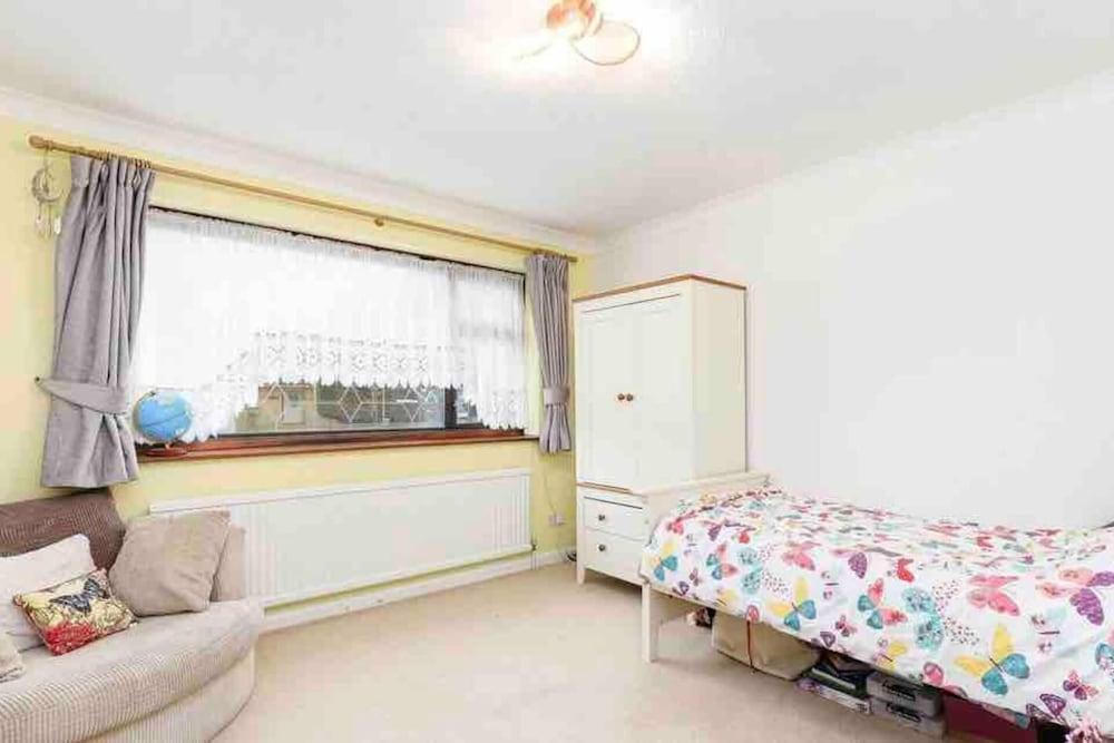 Peaceful,captivating Home With Idylic Surroundings