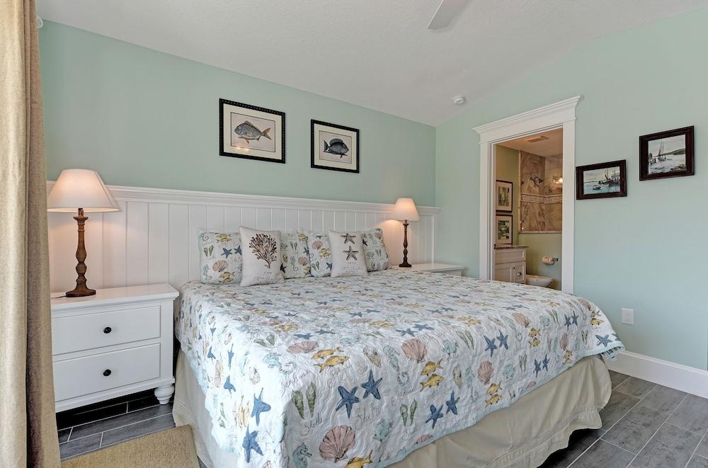 Emerald Bay managed by Beach Retreats