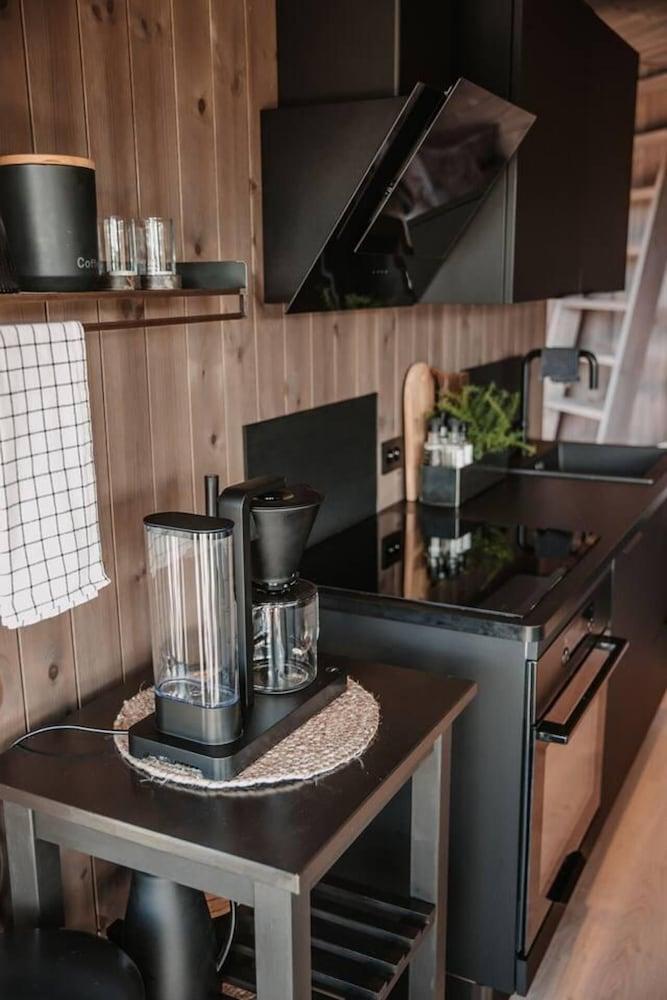 Luxurious Tree Top Cabin by the Lake