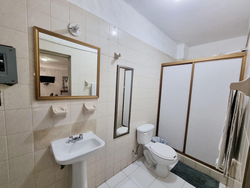 Estudio a Pie de Playa en Zona Dorada