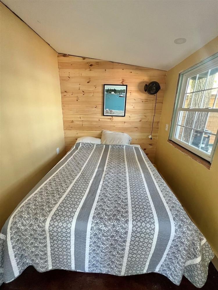 West Shore Motor Inn Limit 10 4 Bedroom Villa by RedAwning