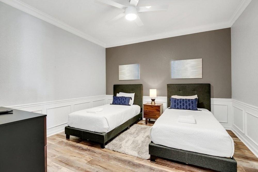 Vista Cay Magic 3 Bedroom Condo by RedAwning