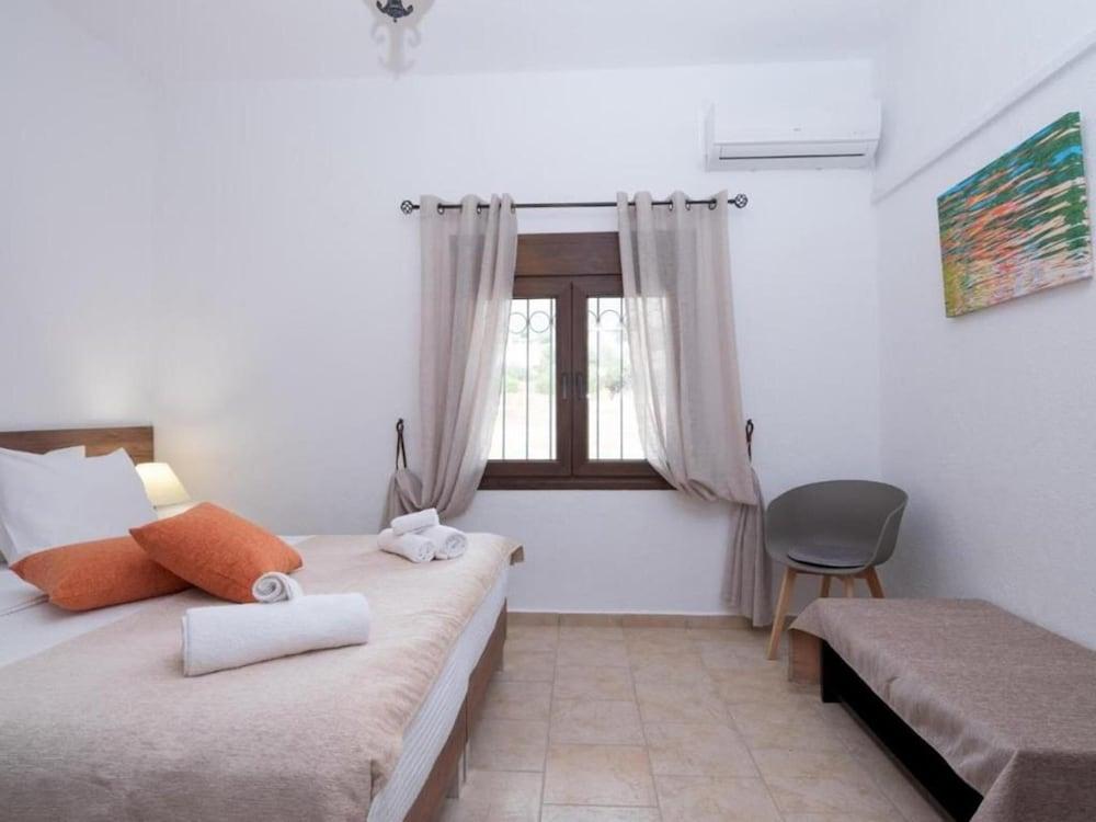 Atalanti Seaside Junior Suites