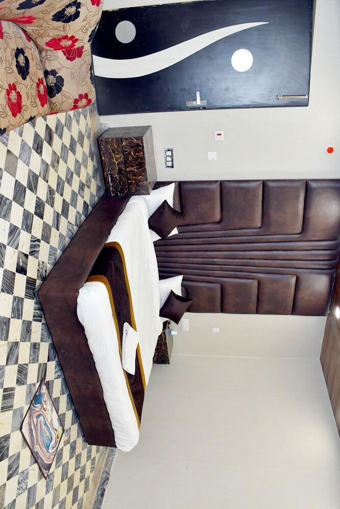 Hotel Aalishan Garden