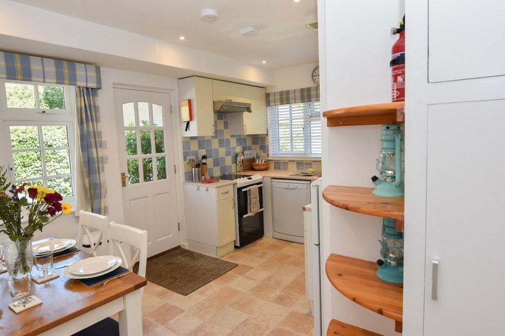 White Roses a dog Friendly Retreat for two