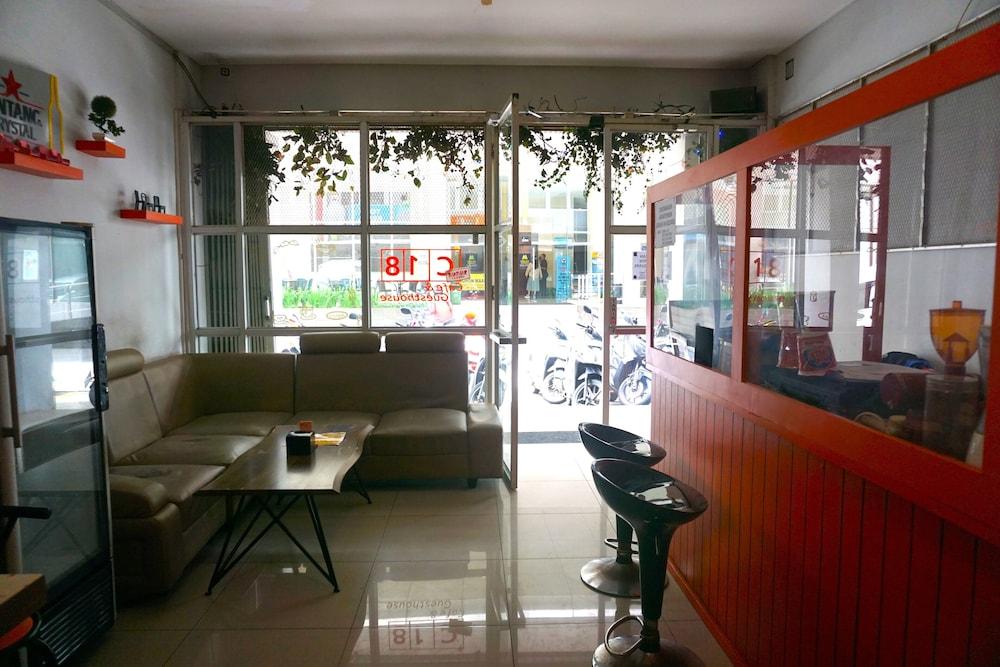 Capital O 3952 Hotel C 18 Cibaduyut