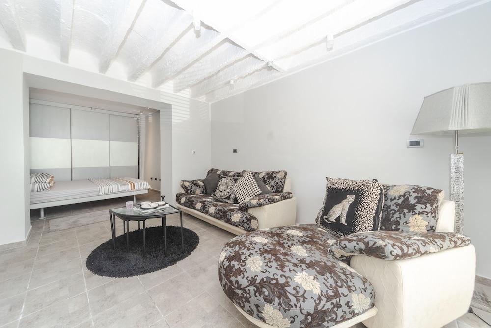 Studio Mediteranska Street