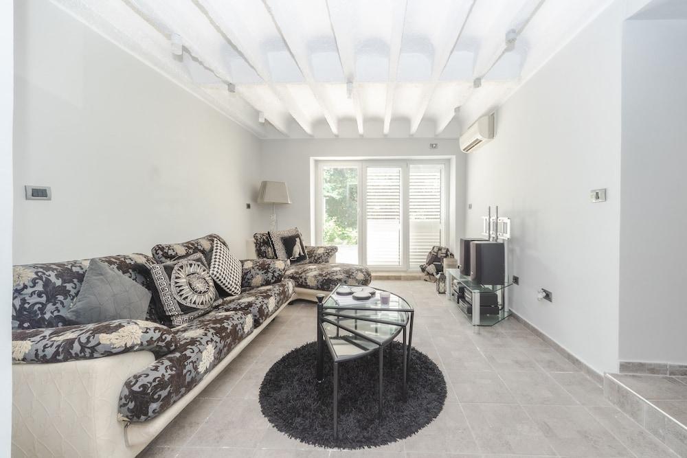 Studio Mediteranska Street