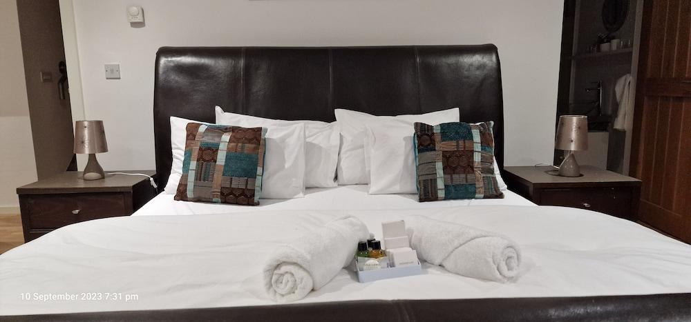 Lakeviews/quietness/parking/longstays/4guests