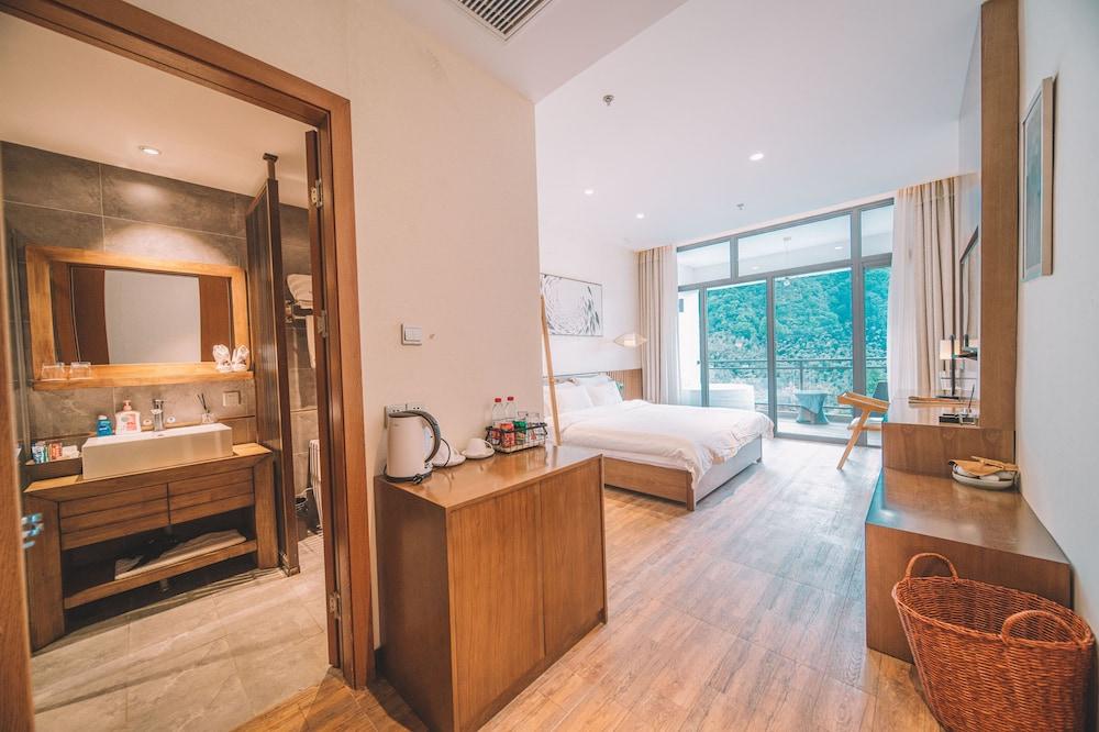 Zhangjiajie National Park Nvue Resorts