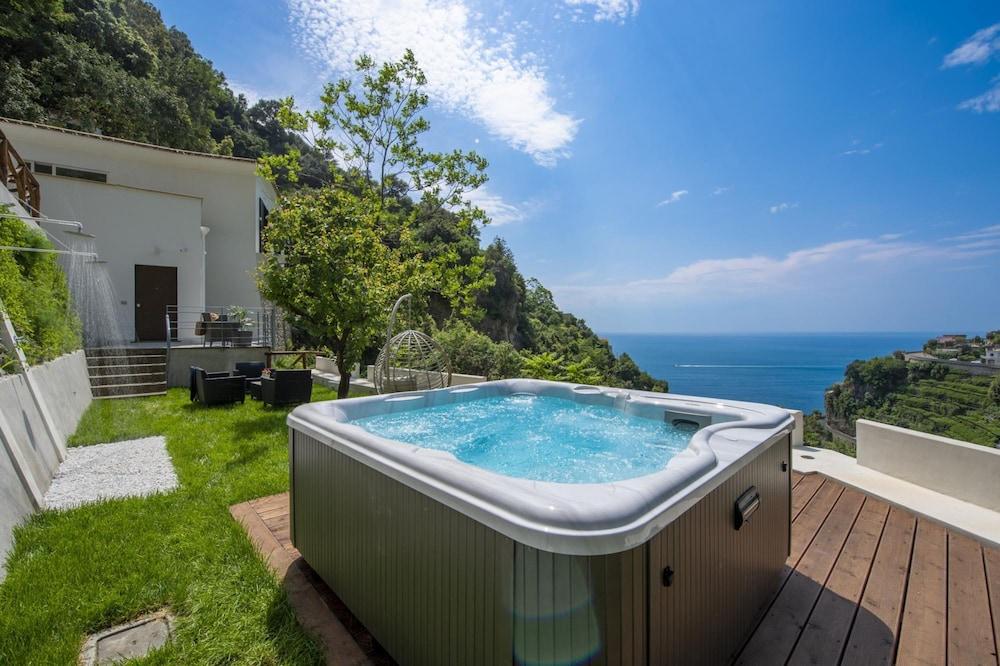 Villa Donna Rachele - Sea View Jacuzzi and Free Parking