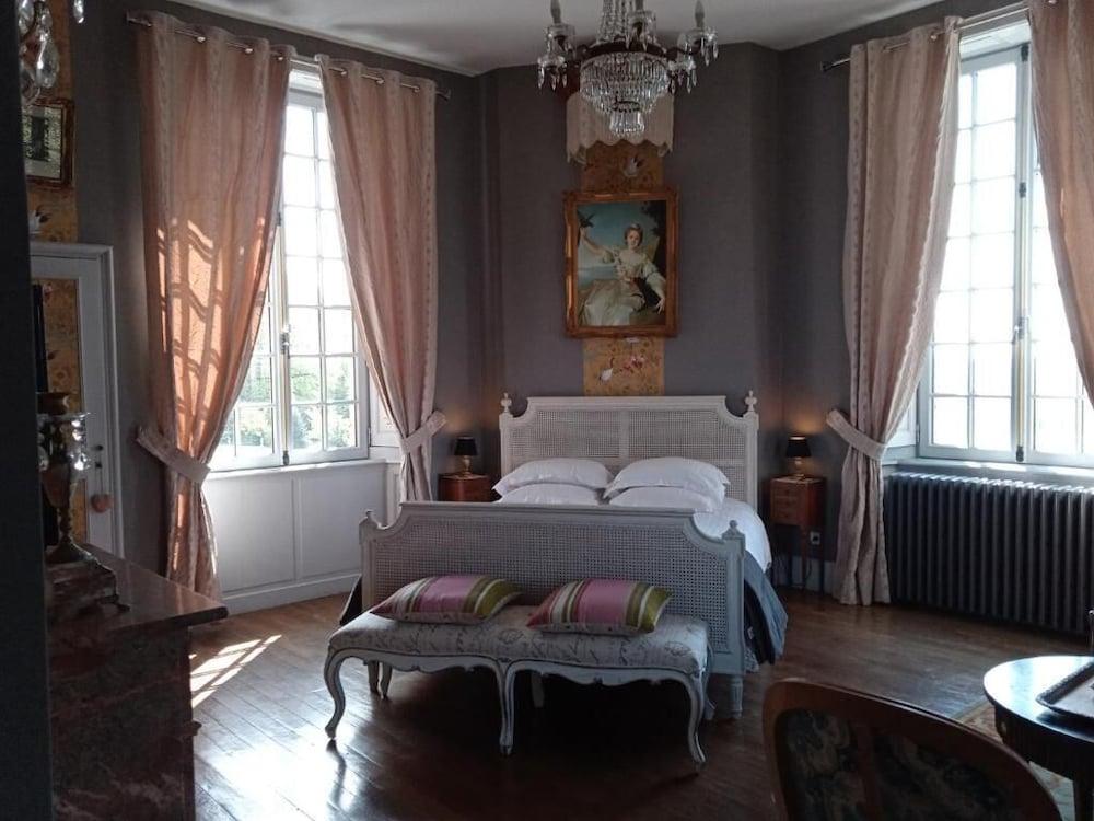 Château de Montbrault