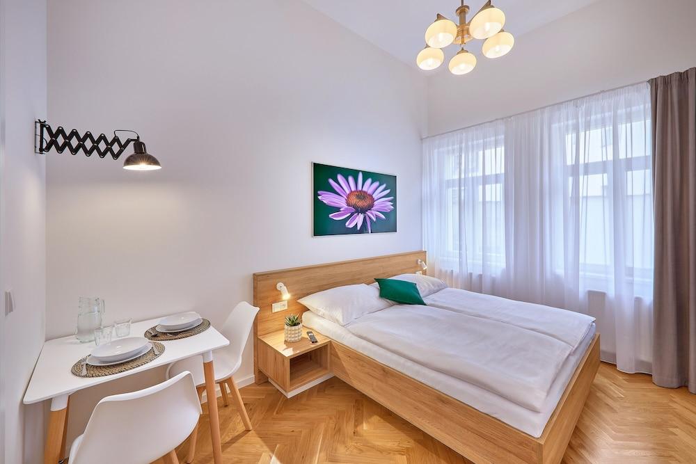 DownTown Suites Rubesova