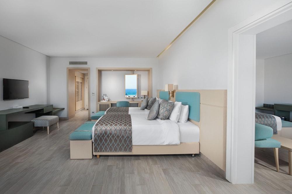 Cleopatra Sidi Heneish