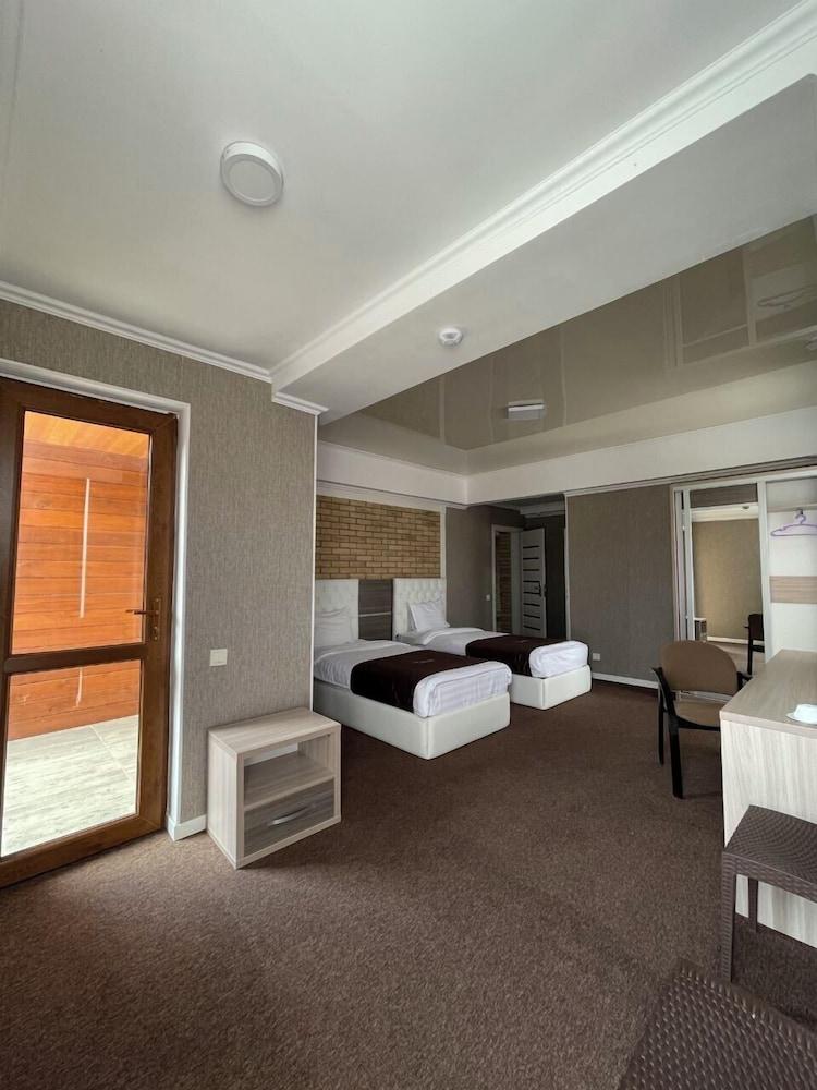 Vzmorie DeLuxe hotel