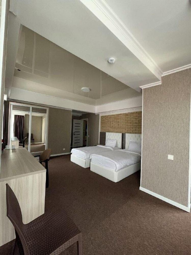 Vzmorie DeLuxe hotel