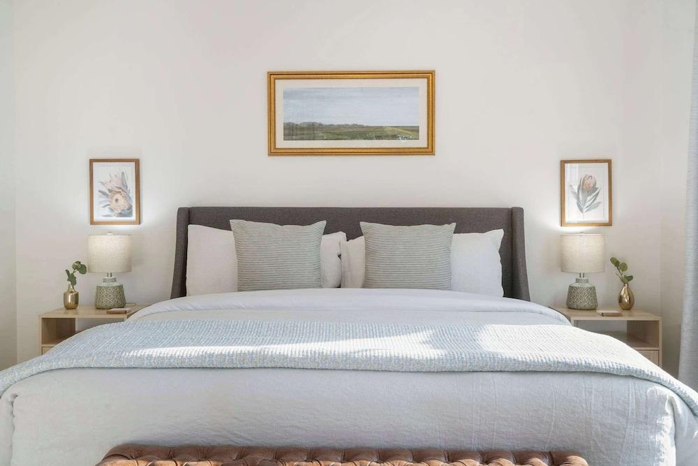 New Lakeview Penthouse - Amenities Galore!