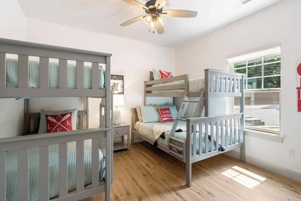 New Lakeside Haven - Picturesque