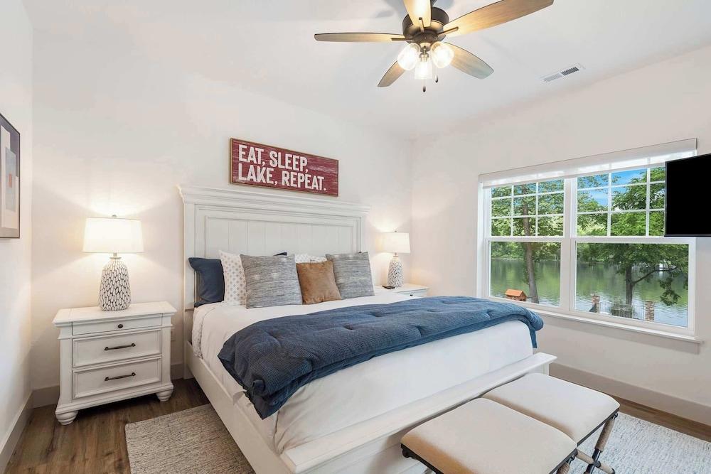 New Lakeside Haven - Picturesque