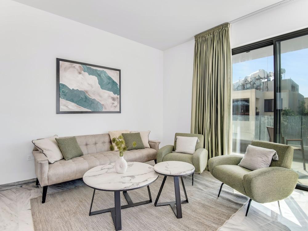 Sanders Olive - Chic 1-bdr Apt With Shared Pool