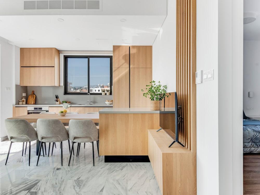 Sanders Olive - Chic 1-bdr Apt With Shared Pool