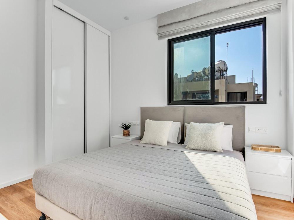 Sanders Olive - Chic 3-bdr Apt With Shared Pool