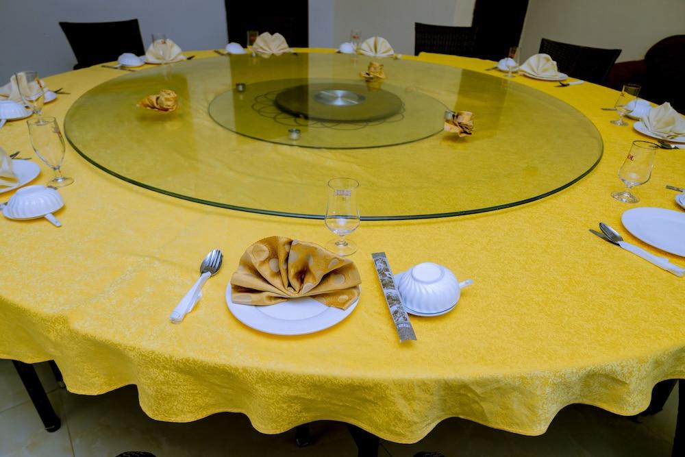 LAO TANGREN RESTAURANT & GUESTHOUSE