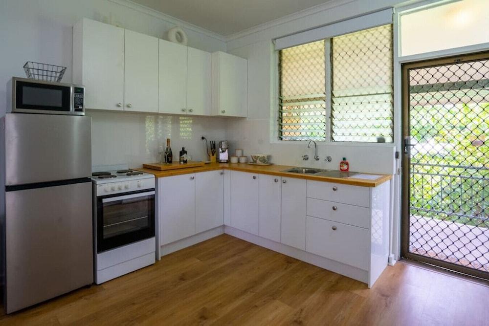 NIGHTCLIFF RETREAT -  Stylish 2BR Apt