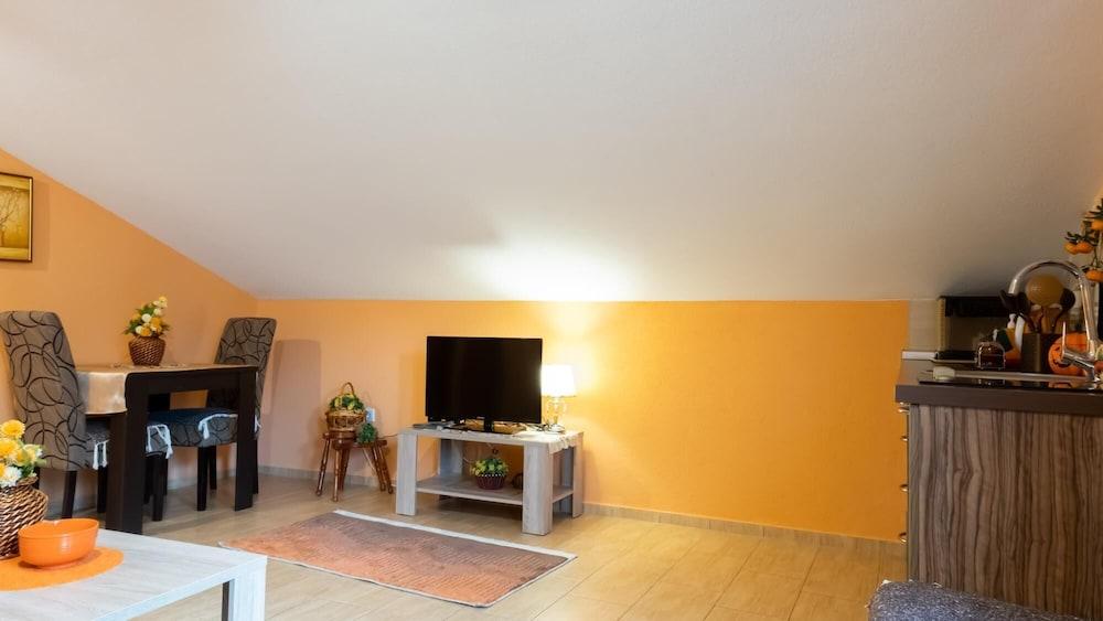 Nature View Cozy Flat 1 min to Sea in Kotor