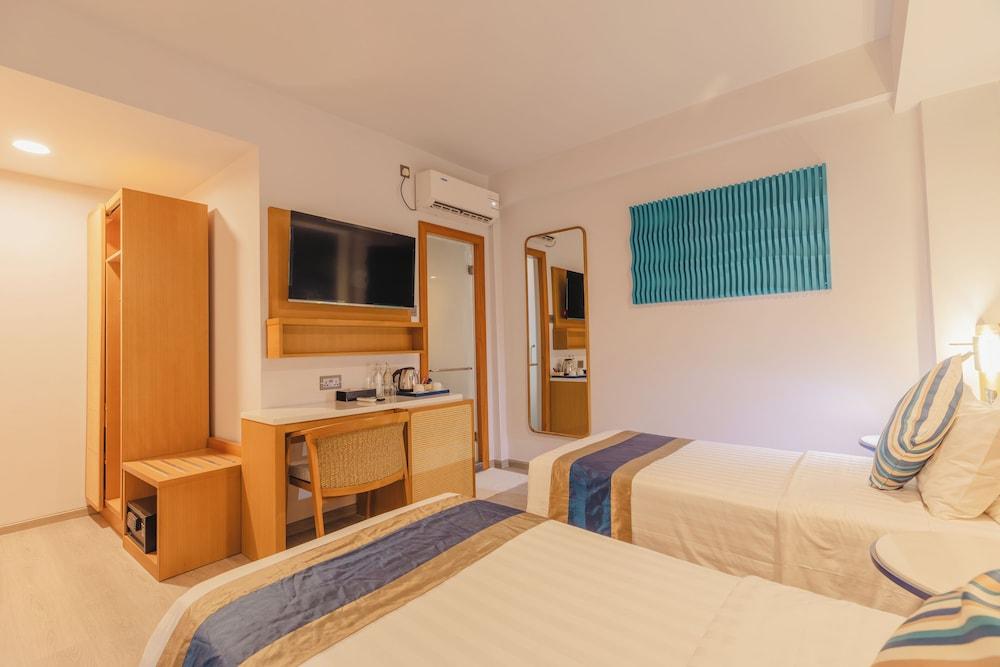 UMET Seaview Hotel with Free Roundtrip Airport Pick up and drop off