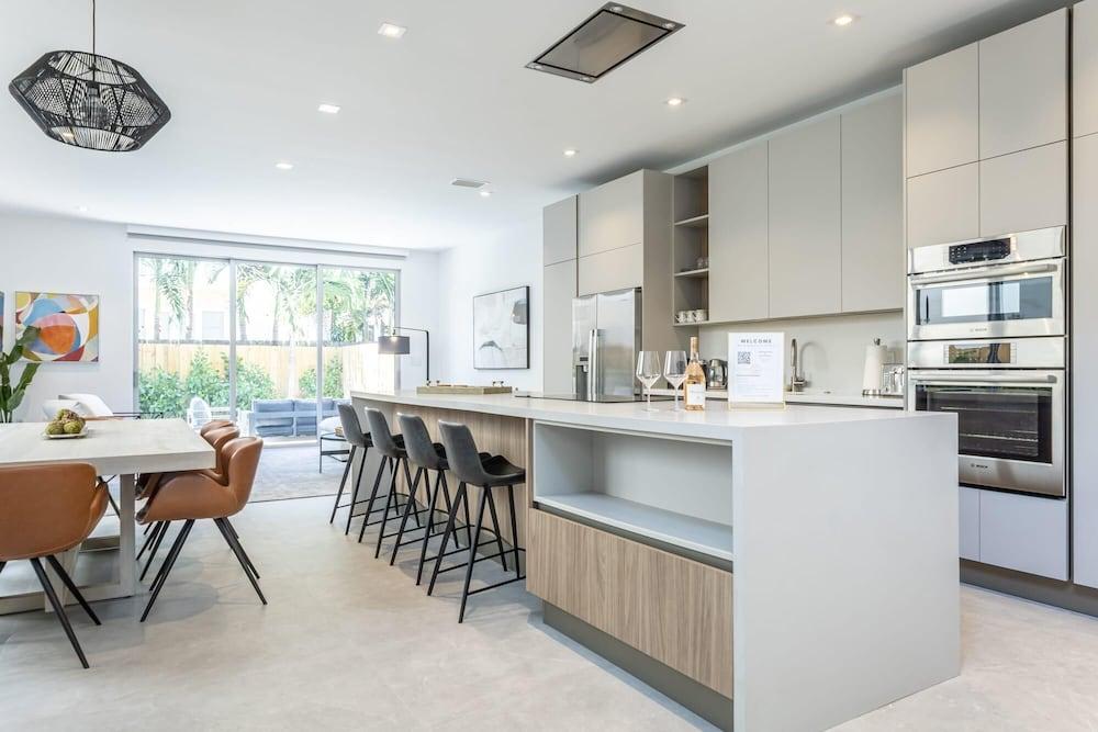 The Modernista 1 - Luxury Villa With Private Pool