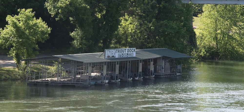 Anglers Riverfront Motel