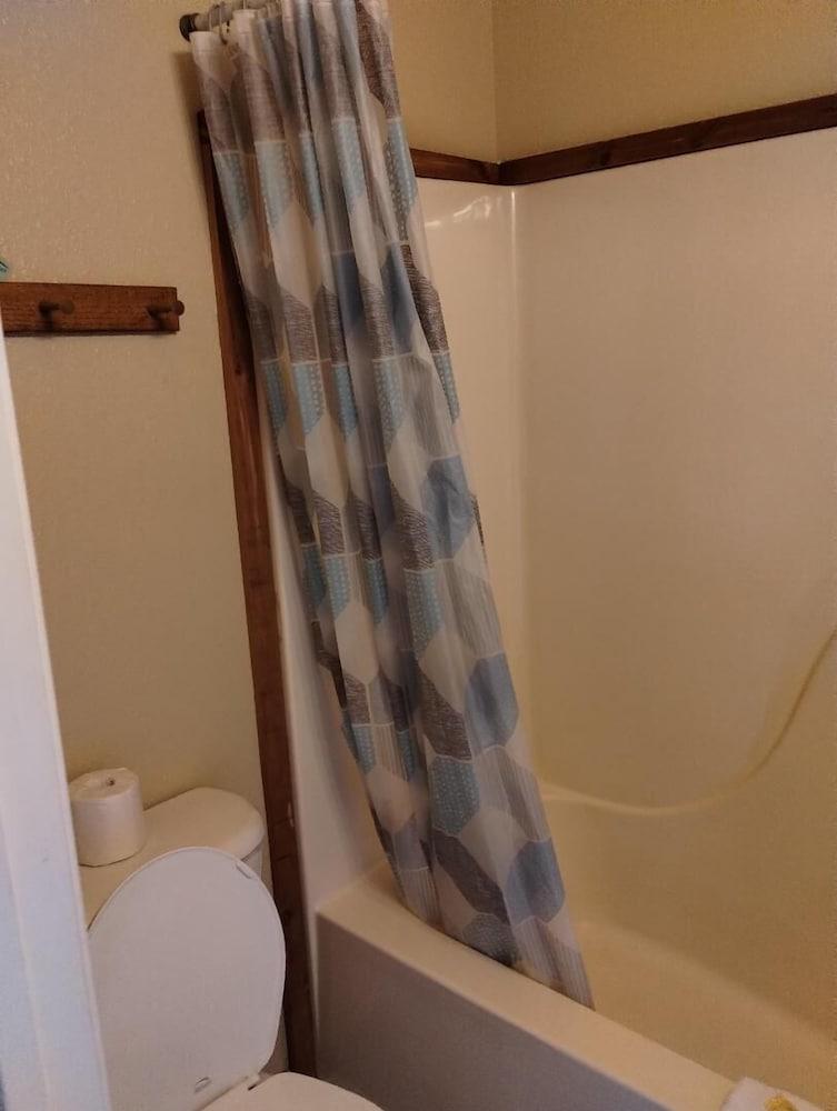 Anglers Riverfront Motel