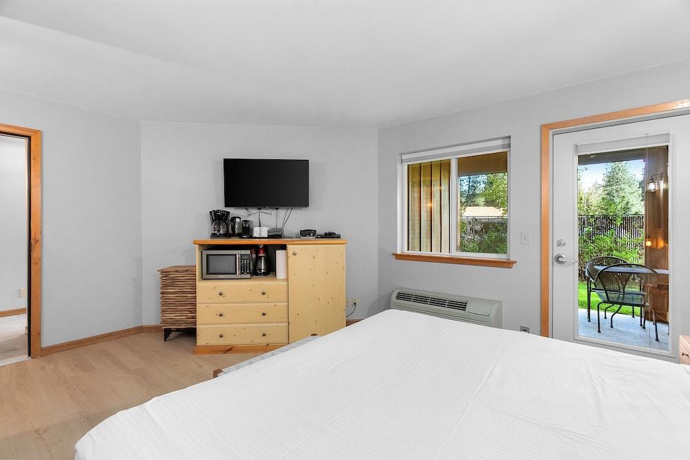 Dasha's Snowboard Track - Icicle Village