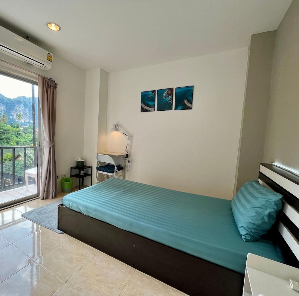 ALPHA Hostel Cafe&Bar