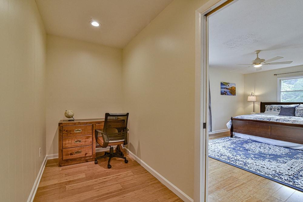 Aiken Rd - 6 BR - hot tub and game room