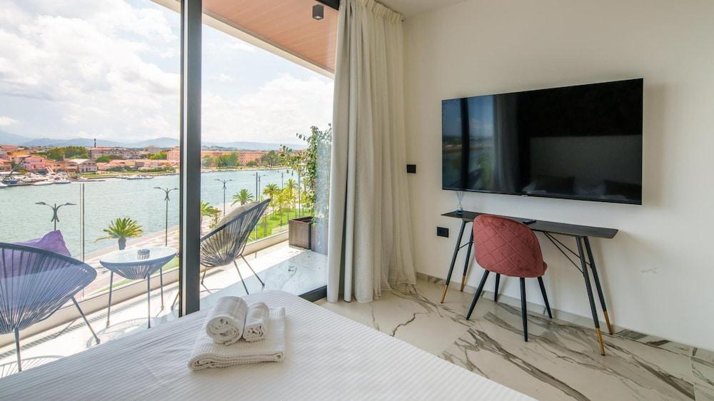 Welcomely - Superior Room - Louis Armstrong