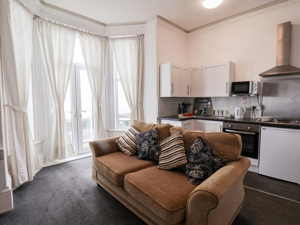 1 Beach View @ Beaconsfield House