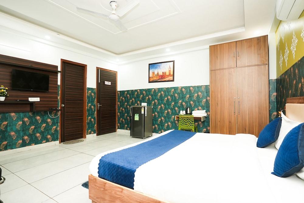 Fabhotel Tanvi Premium