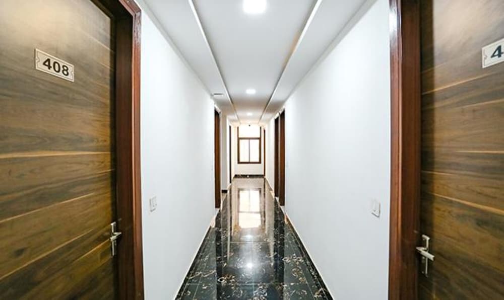 FabHotel New Silver Crown